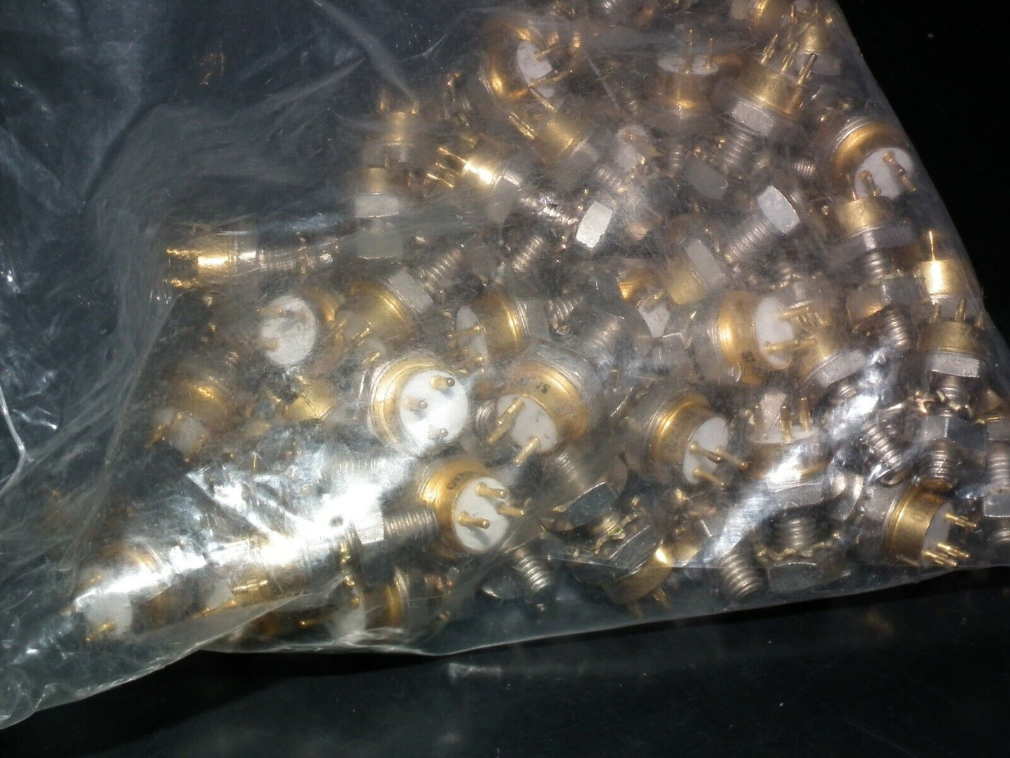 2N5070 SILICON NPN VHF POWER TRANSISTOR NOS With mounting parts