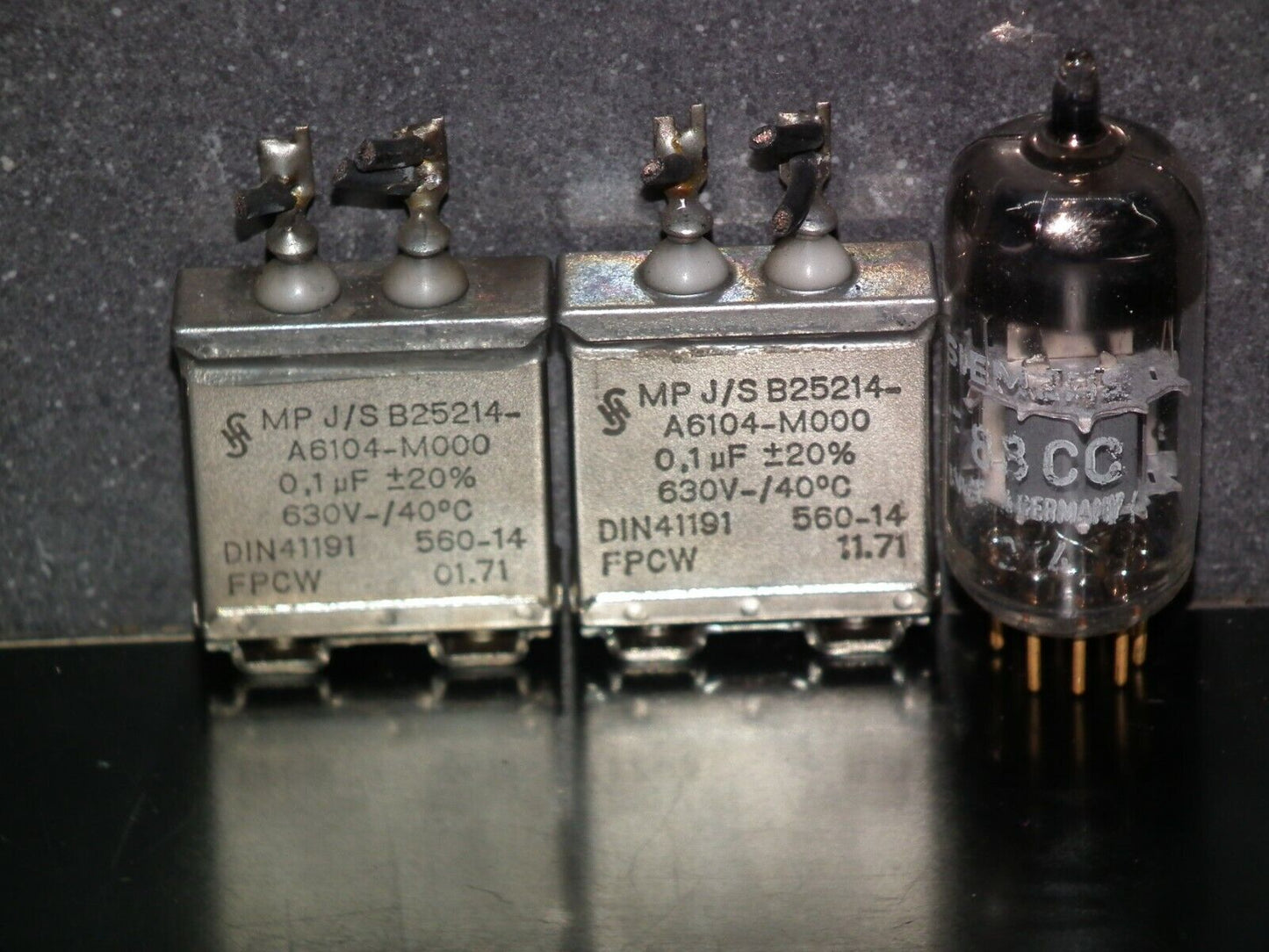 Two vintage Siemens PIO capacitors 0.1 uF / 630V Klangfilm tube audio 1971