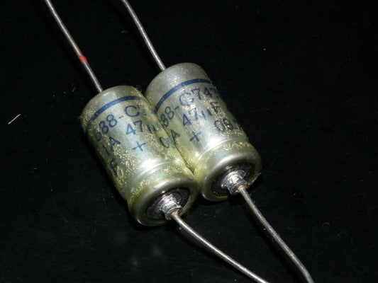 Two vintage NOS capacitors 47uF 40V SIEMENS Klangfilm Gold Elko Rauh 70s Germany