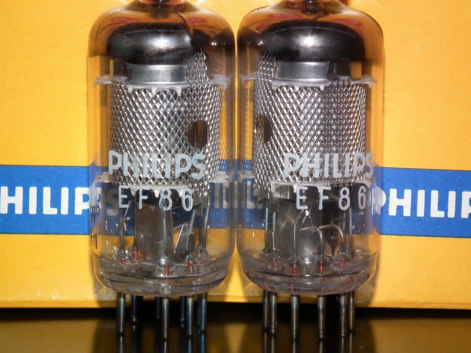 3 tubes EF86. ANNÉES 1950 MULLARD PROD. GETTER RECTANGULAIRE. UTILISÉ 3 tubes EF86. ANNÉES 1950 MULLARD PROD. GETTER RECTANGULAIRE. UTILISÉ
