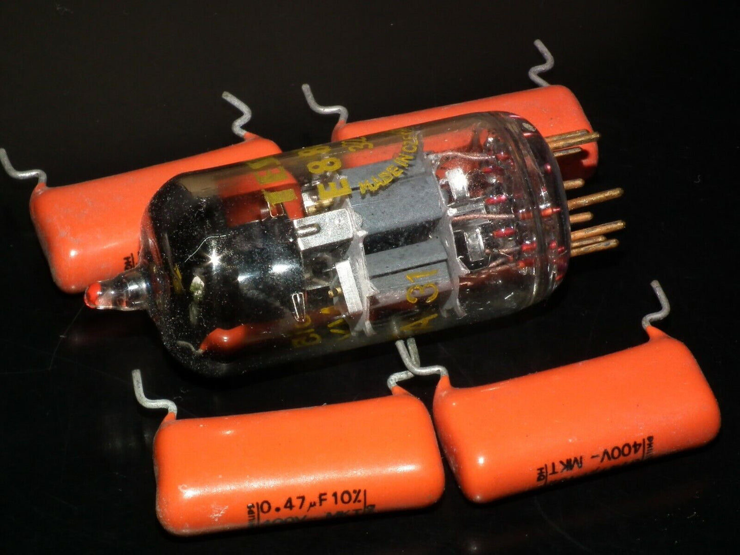 Four (4psc) vintage NOS MKT capacitors 470nF 400V Philips Metallized Polyester