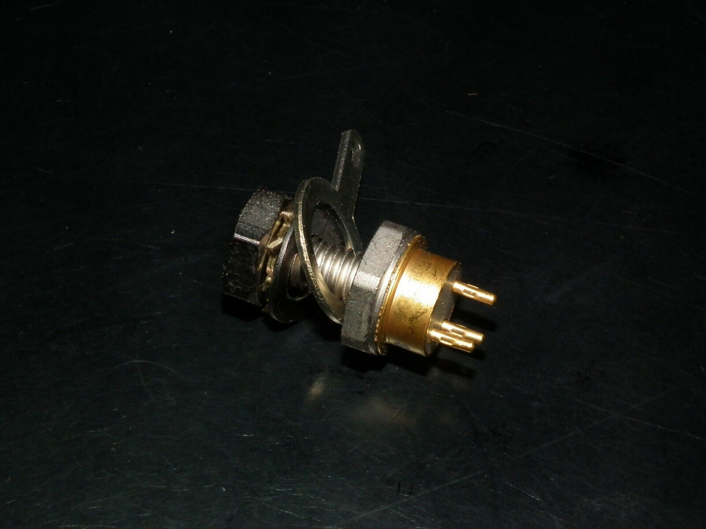 2N5070 SILICON NPN VHF POWER TRANSISTOR NOS With mounting parts