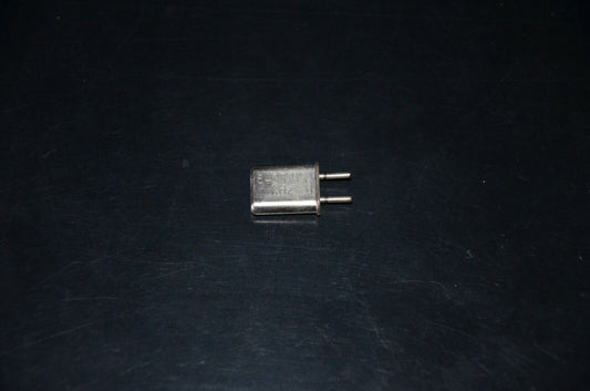 CRYSTAL - QUARTZ - 6423,95 kHz - 6.42395 MHz - CR-18/U case - ham radio