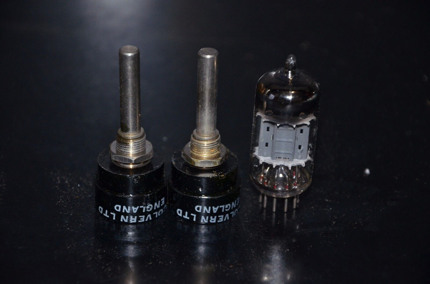 Two (2) NOS Colvern vintage wire wound potentiometers 200 Ohm 1W CLR.1106/22