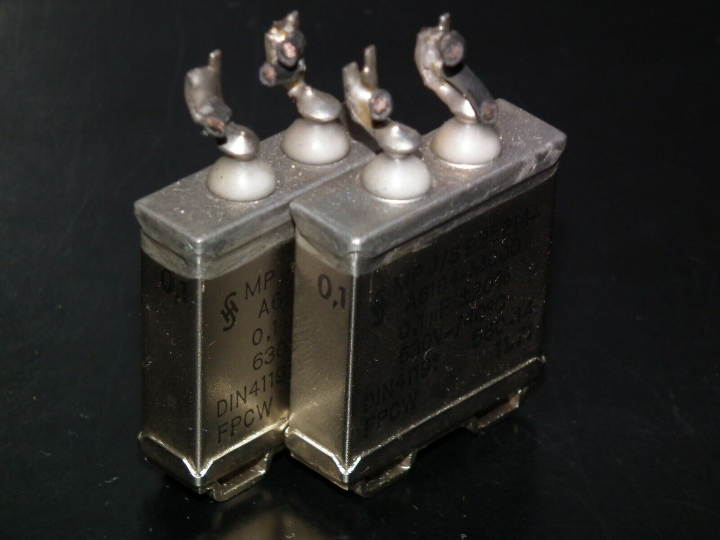 Two vintage Siemens PIO capacitors 0.1 uF / 630V Klangfilm tube audio 1971