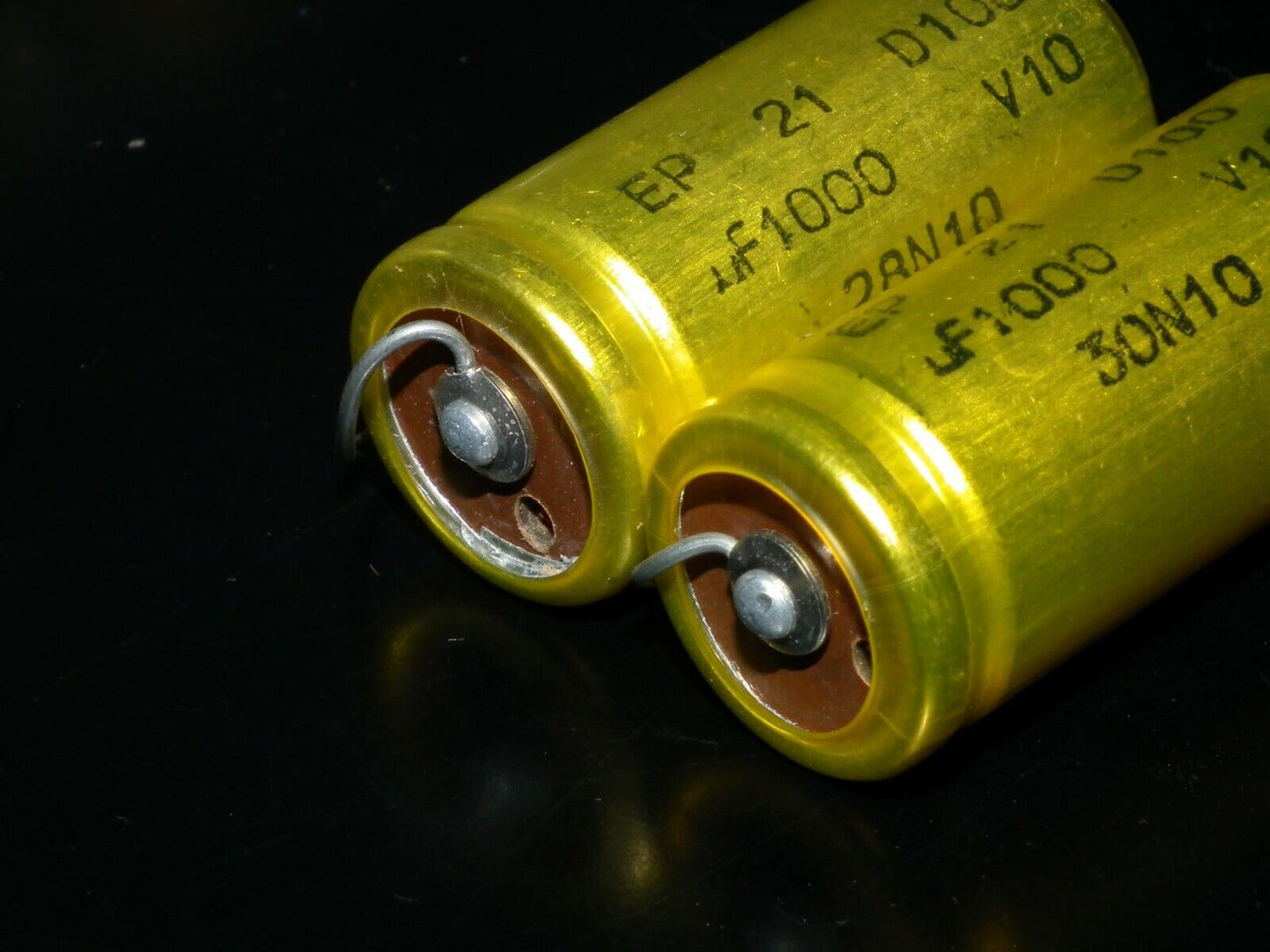 Two vintage ICAR Italy electrolytic capacitors 1000uF / 10V 60s 1000mfd