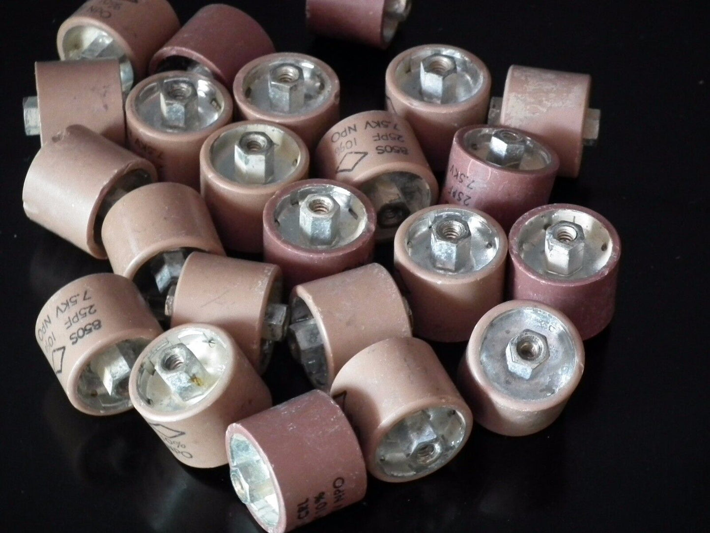 RF ceramic doorknob HV capacitor CRL850S 25pF 7500V NPO NOS 25pF 7.5KV 0.00025uF