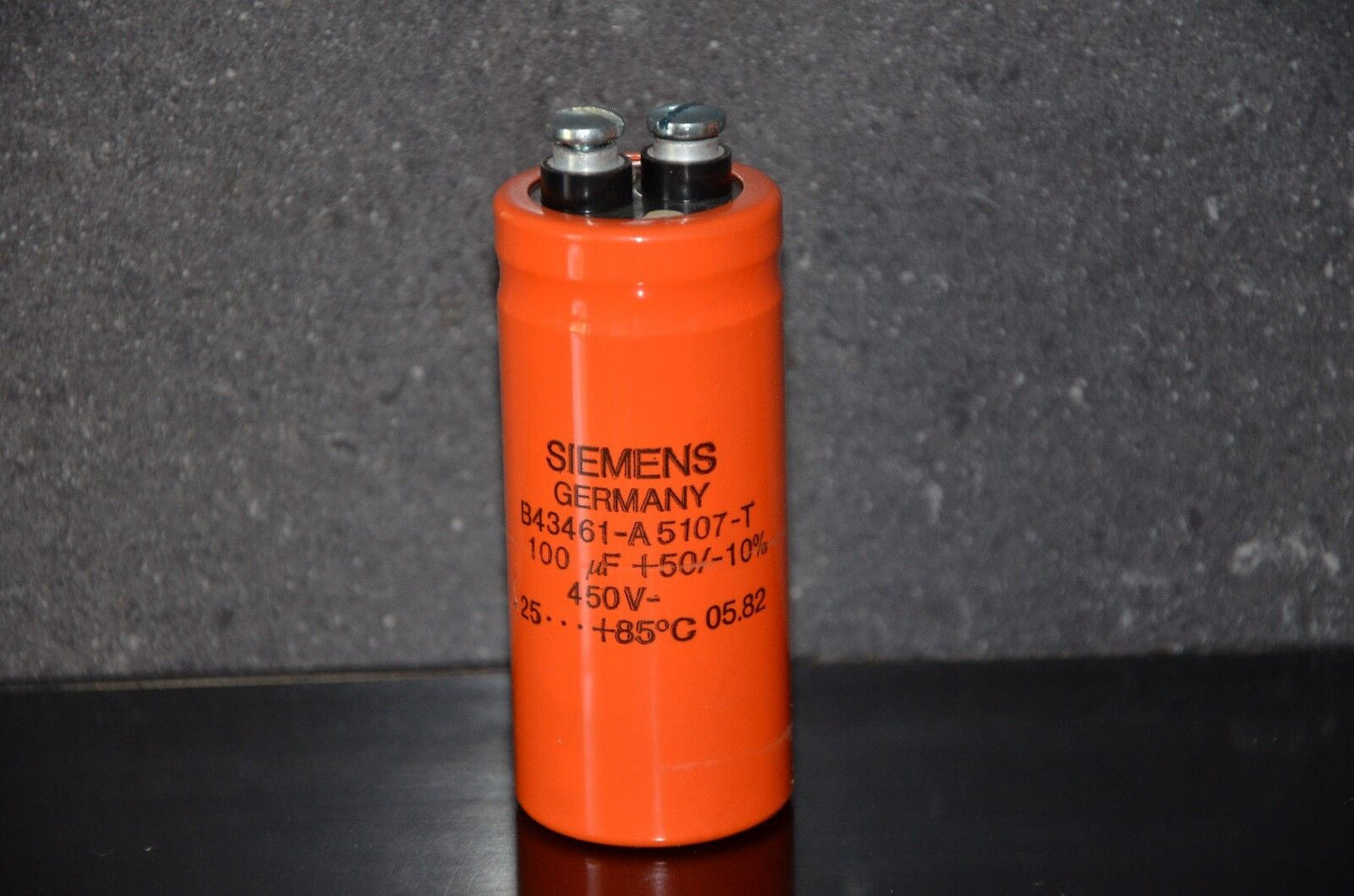 One vintage NOS electrolytic capacitor 100uF 450V Siemens Orange Can W. Germany