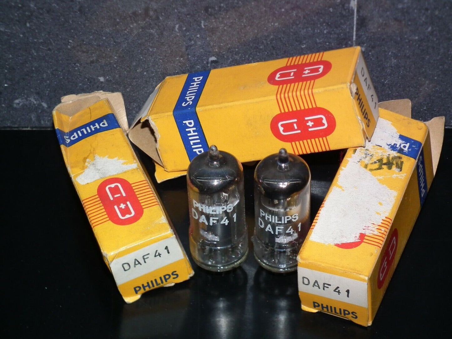 DAF41 Philips Radio Receiver Tube NOS NIB Old tube radio made by Valvo Hamburg